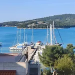 Nautic World * Tisno