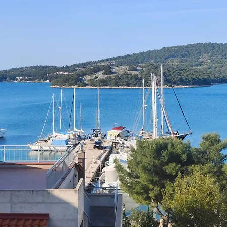 Nautic World * Tisno